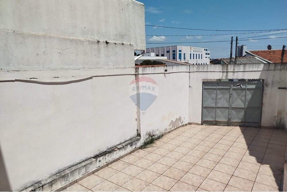 Casa, 4 quartos, 231 m² - Foto 1