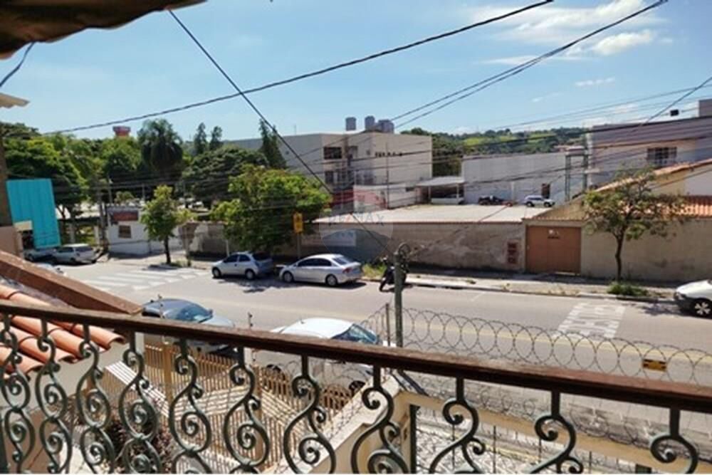 Casa à venda com 4 quartos, 250m² - Foto 15