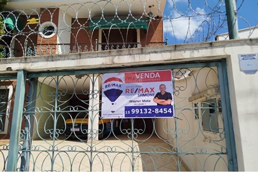 Casa à venda com 4 quartos, 250m² - Foto 1