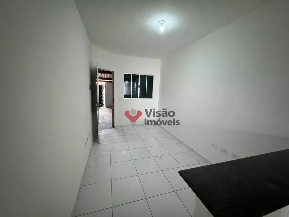 Casa à venda com 2 quartos, 90m² - Foto 3