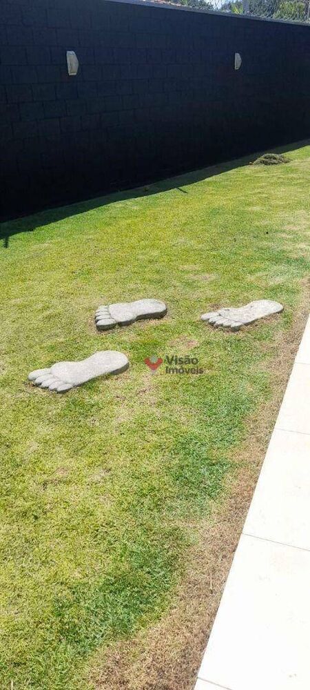 Chácara, 4 quartos, 1614 m² - Foto 1