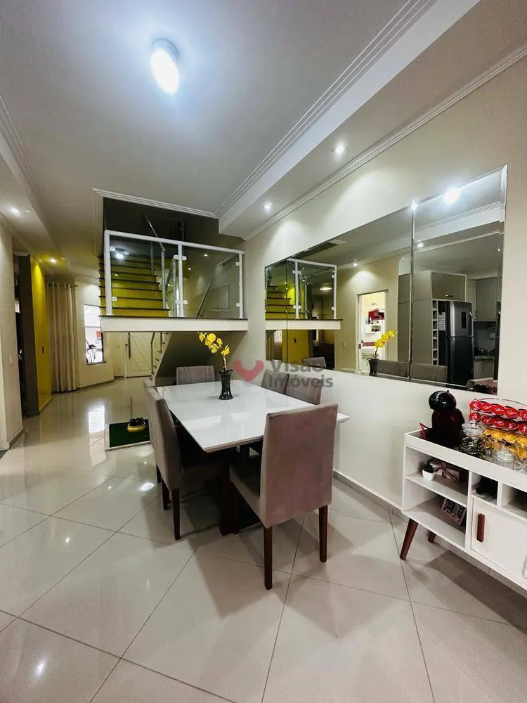 Sobrado, 3 quartos, 184 m² - Foto 1