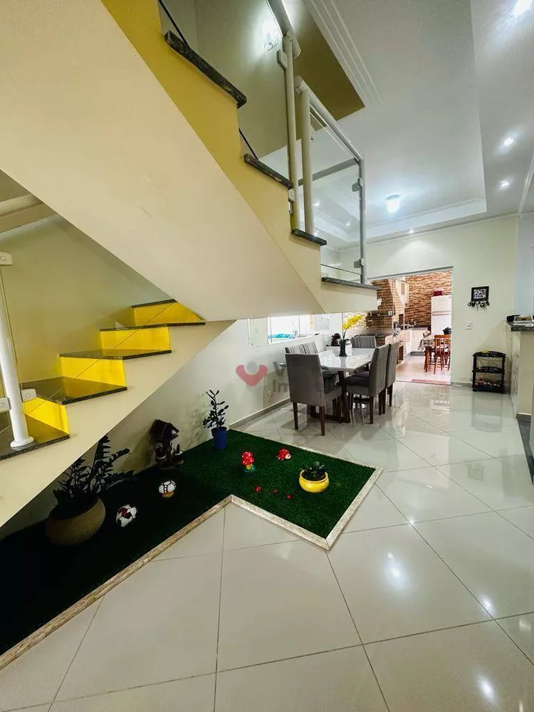 Sobrado, 3 quartos, 184 m² - Foto 1