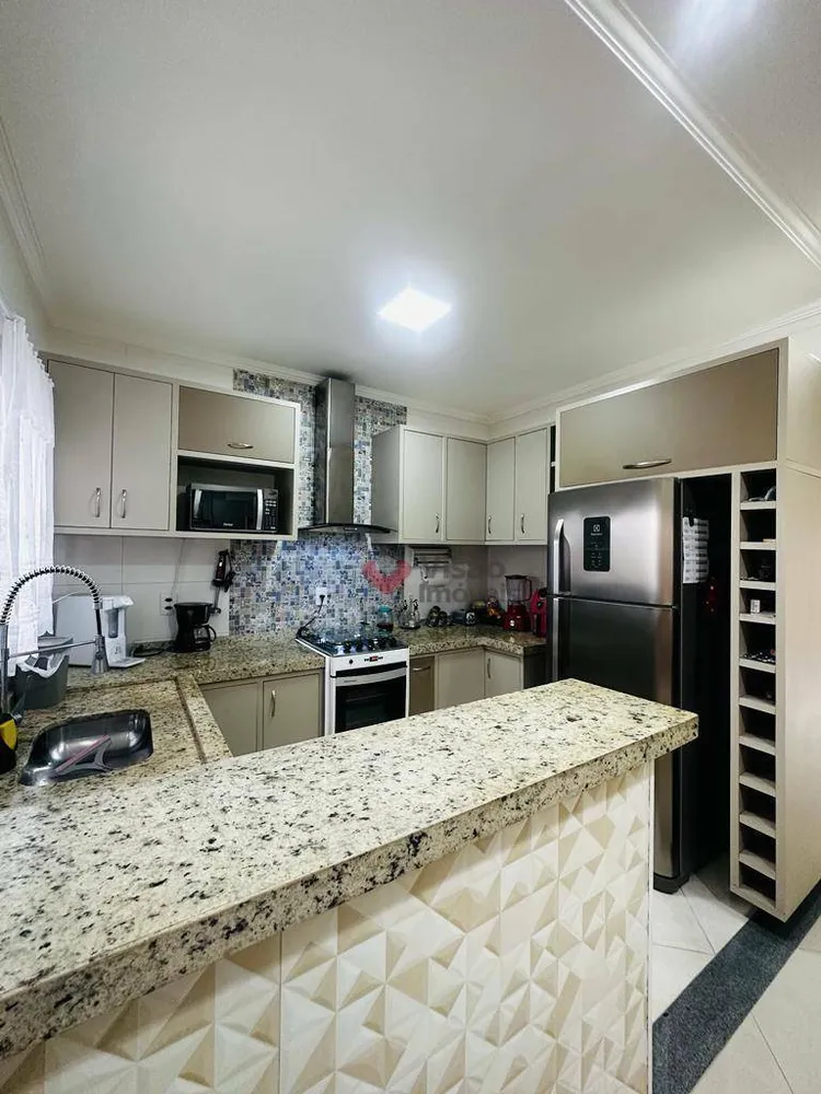 Sobrado, 3 quartos, 184 m² - Foto 2