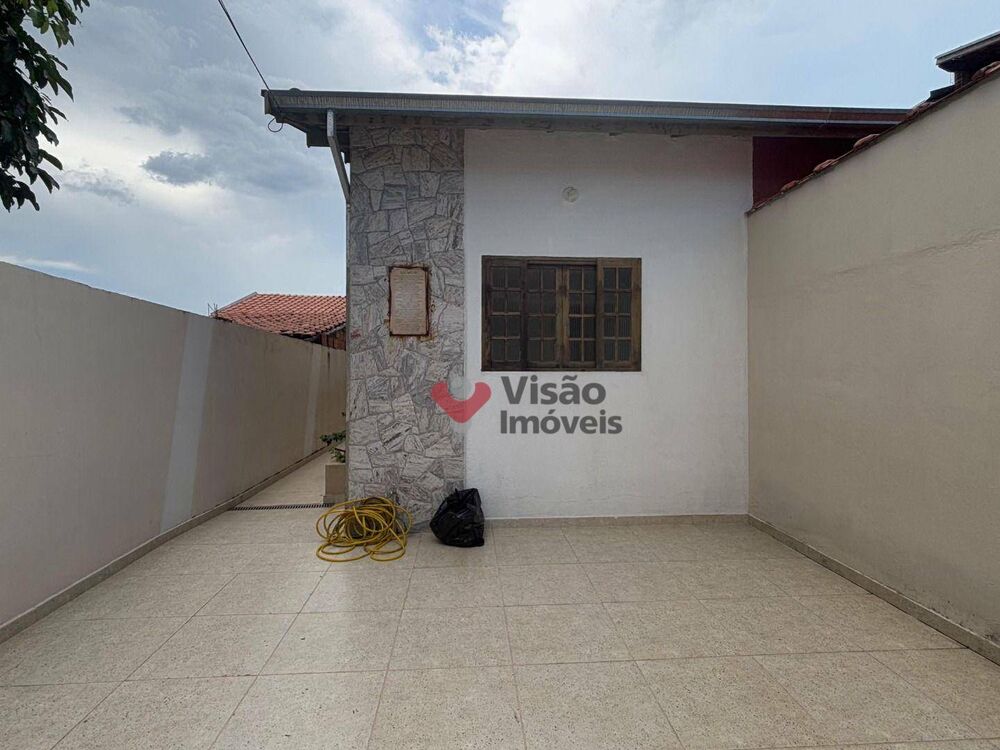 Casa à venda com 3 quartos, 69m² - Foto 1