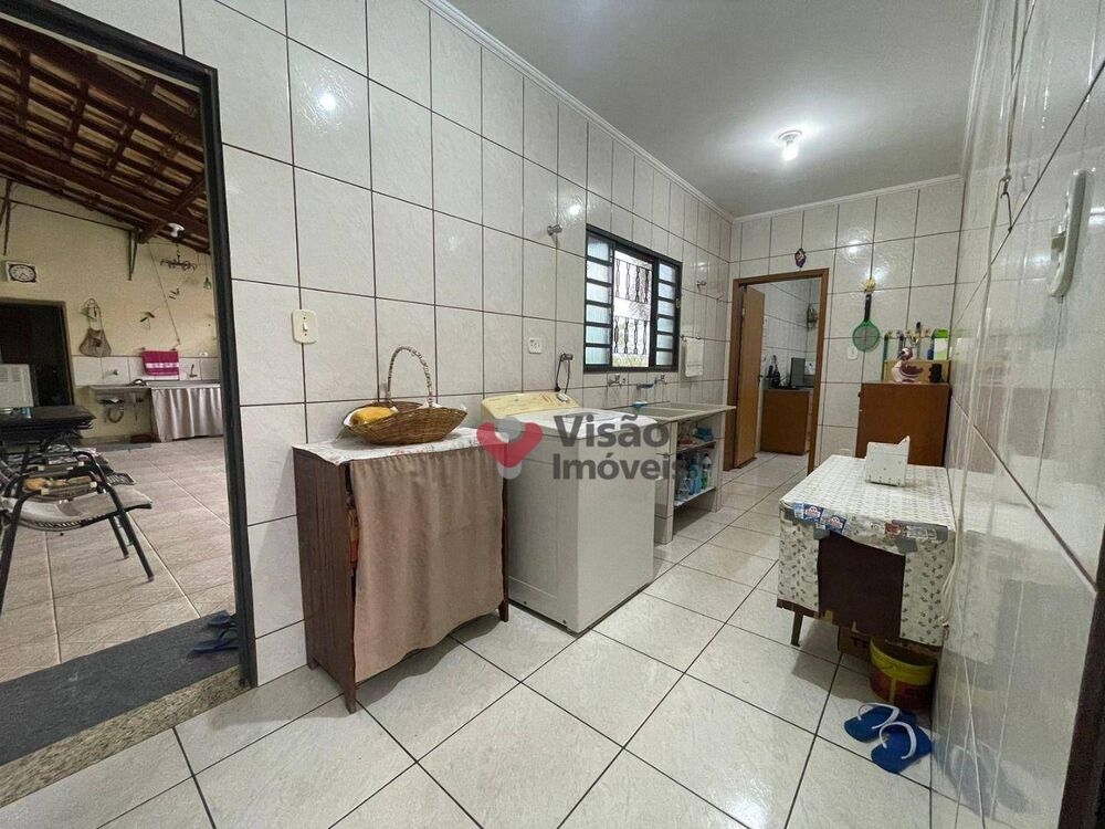 Casa à venda com 3 quartos, 218m² - Foto 4