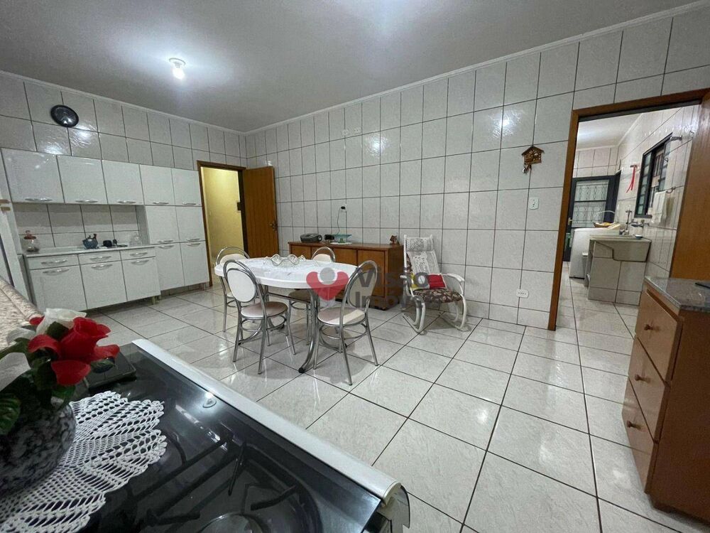 Casa à venda com 3 quartos, 218m² - Foto 3
