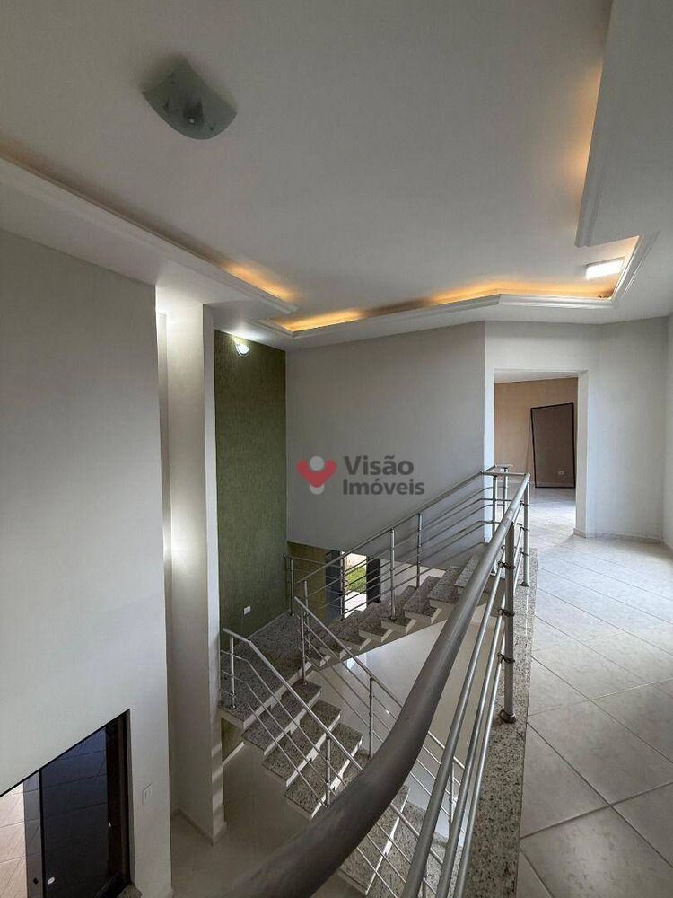 Sobrado, 3 quartos, 311 m² - Foto 2