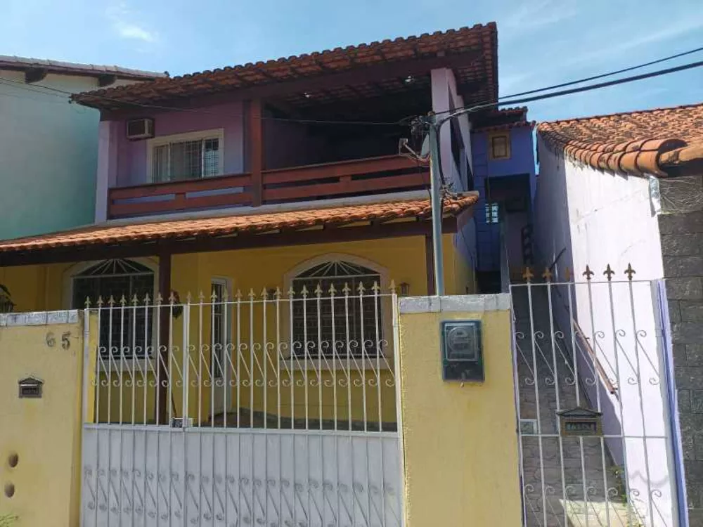 Casa à venda com 5 quartos, 200m² - Foto 1