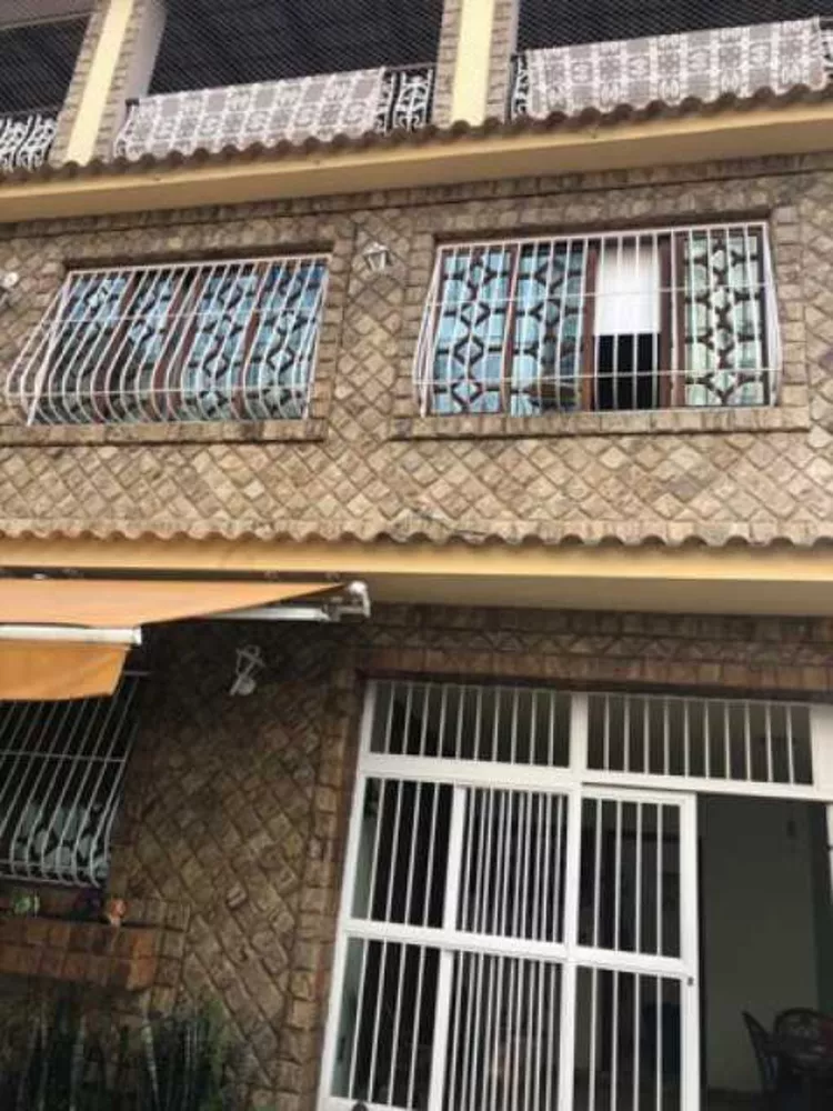 Casa de Vila à venda com 4 quartos, 240m² - Foto 1