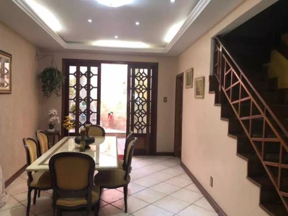 Casa de Vila à venda com 4 quartos, 240m² - Foto 4