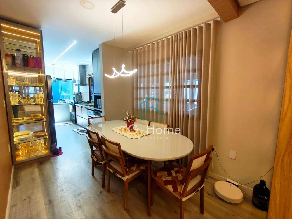 Casa, 3 quartos, 228 m² - Foto 2