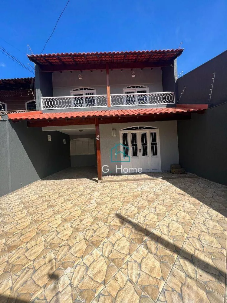 Sobrado à venda com 4 quartos, 201m² - Foto 1