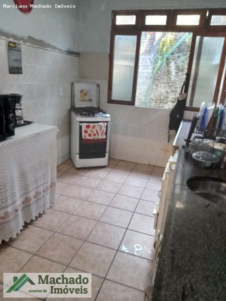 Casa à venda com 3 quartos, 240m² - Foto 2