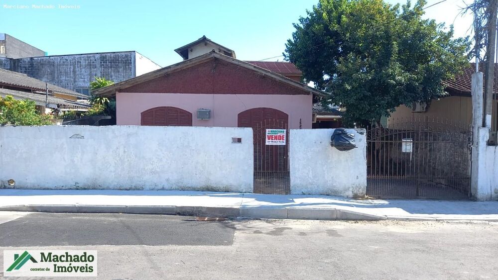 Casa à venda com 3 quartos, 240m² - Foto 1