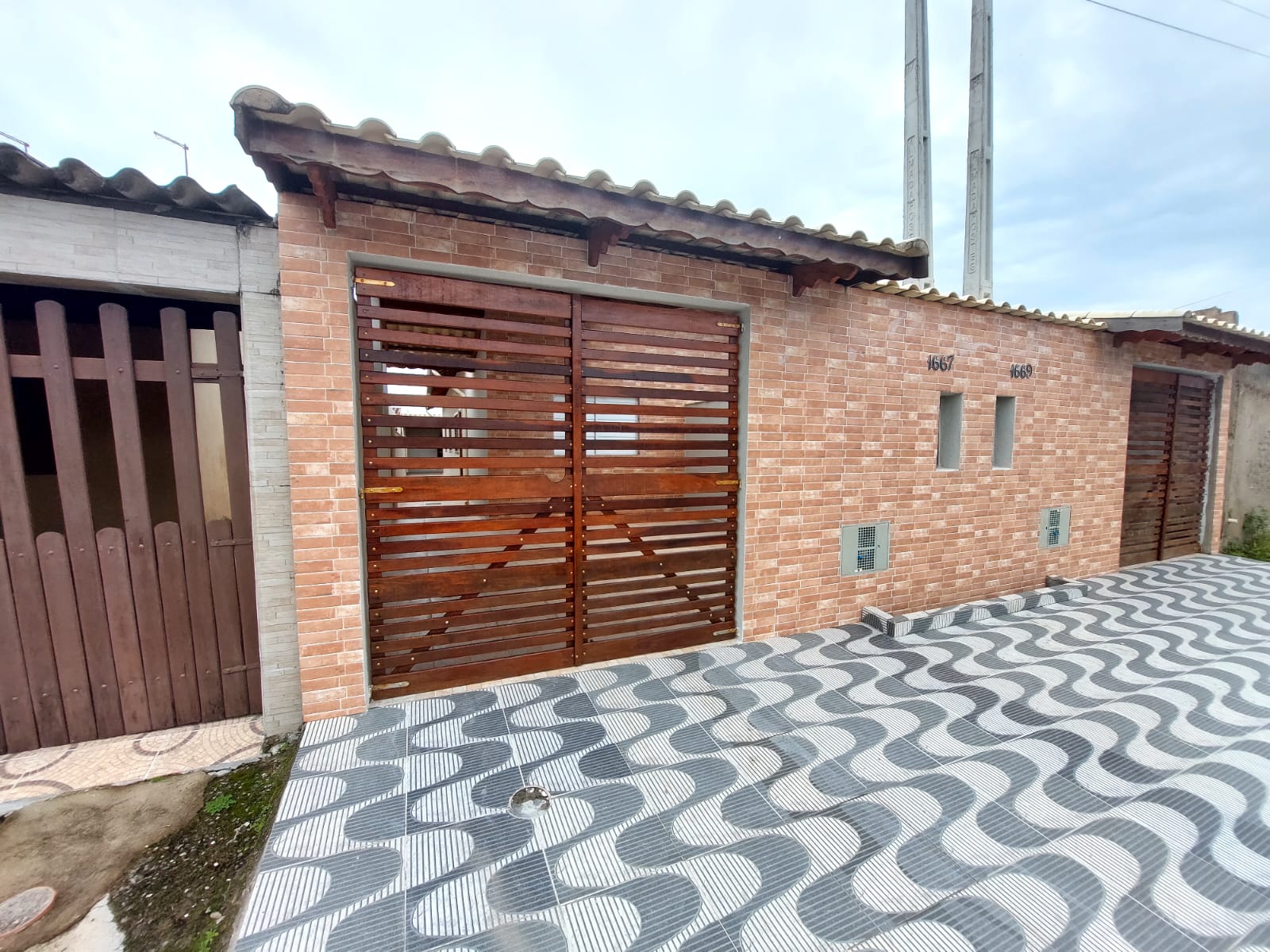 Casa à venda com 2 quartos, 85m² - Foto 1