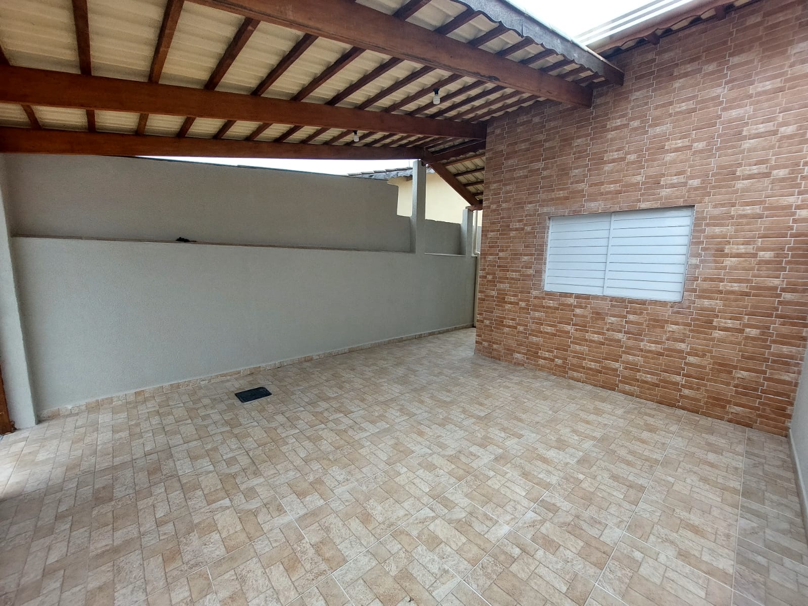 Casa à venda com 2 quartos, 85m² - Foto 2