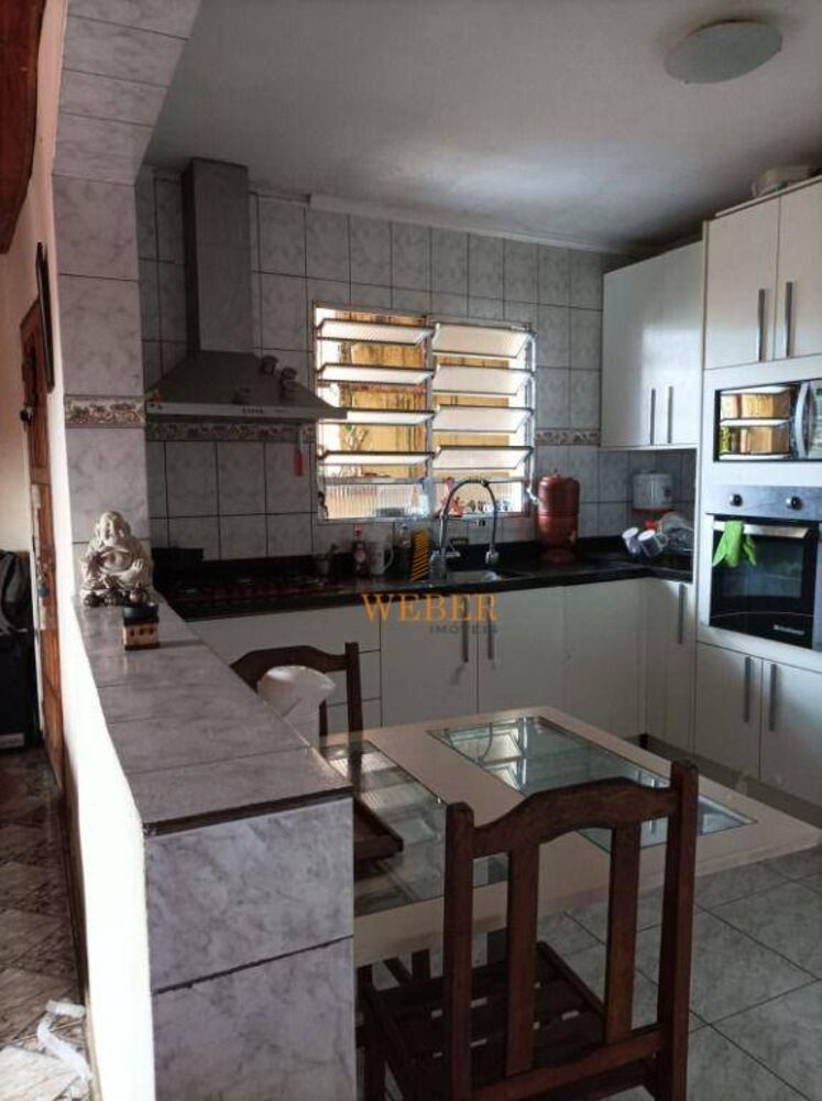 Sobrado à venda com 3 quartos, 247m² - Foto 2
