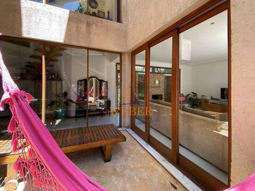 Casa de Condomínio à venda com 3 quartos, 310m² - Foto 2