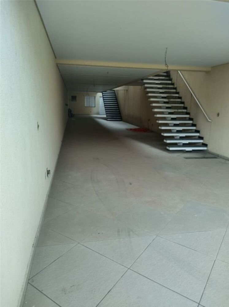 Casa à venda com 3 quartos, 300m² - Foto 1