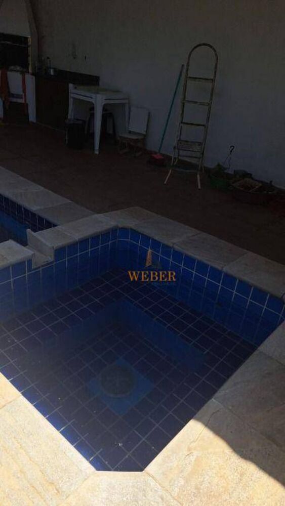 Casa, 3 quartos, 210 m² - Foto 1