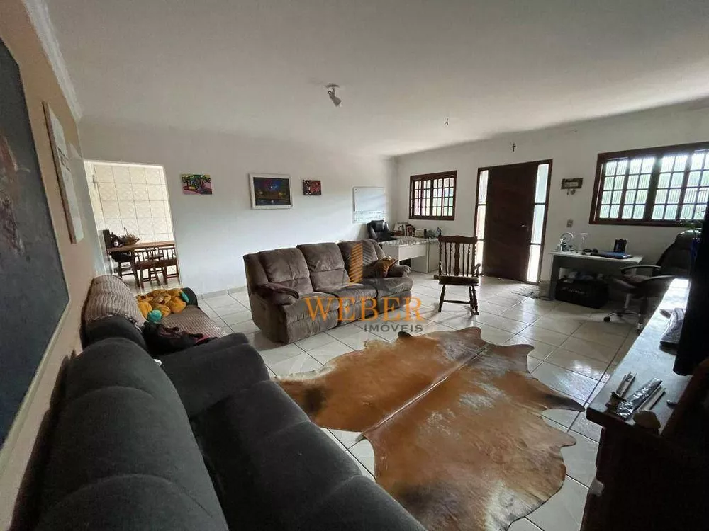 Casa, 4 quartos, 210 m² - Foto 1