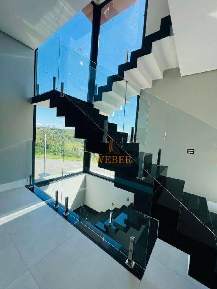 Sobrado, 3 quartos, 271 m² - Foto 1