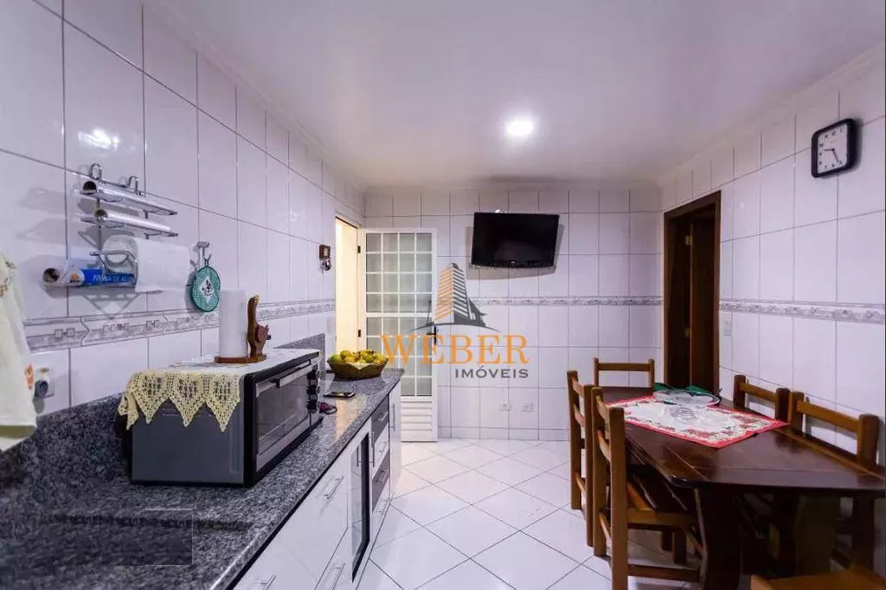 Casa, 5 quartos, 249 m² - Foto 1