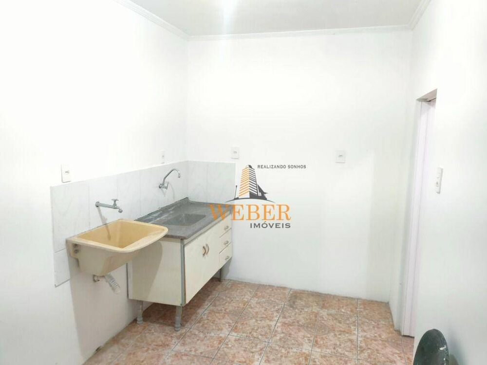 Sobrado à venda com 8 quartos, 250m² - Foto 1