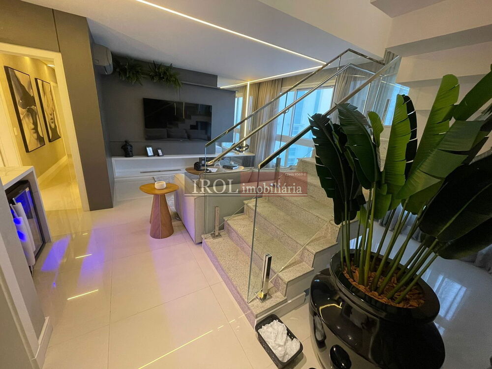 Cobertura, 3 quartos, 240 m² - Foto 1