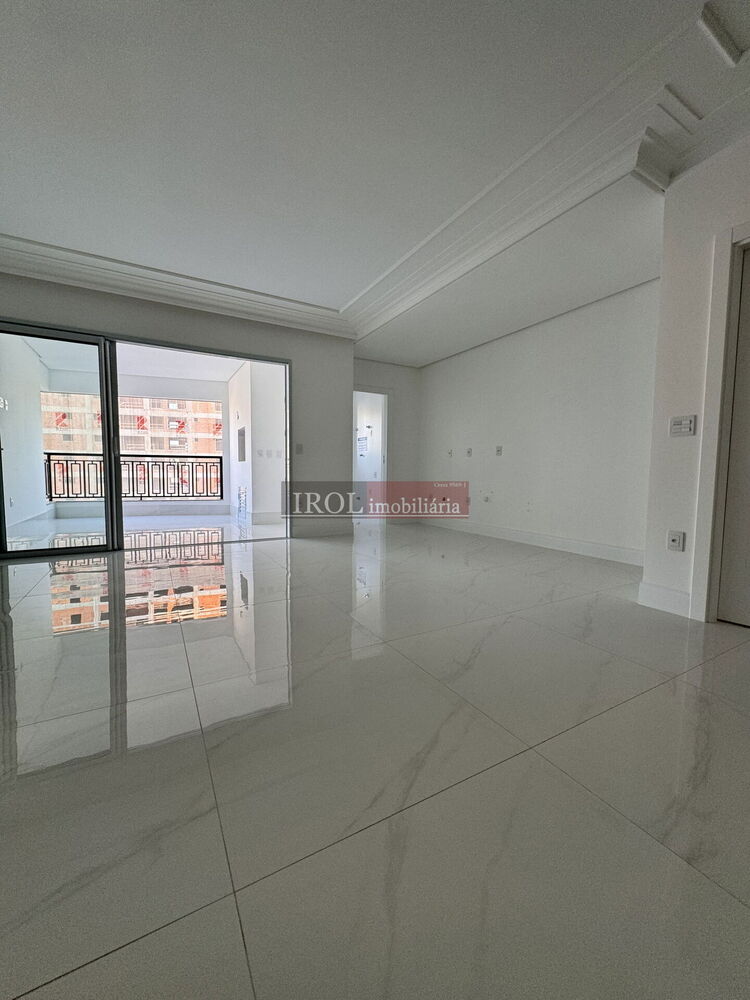 Apartamento, 3 quartos, 130 m² - Foto 2