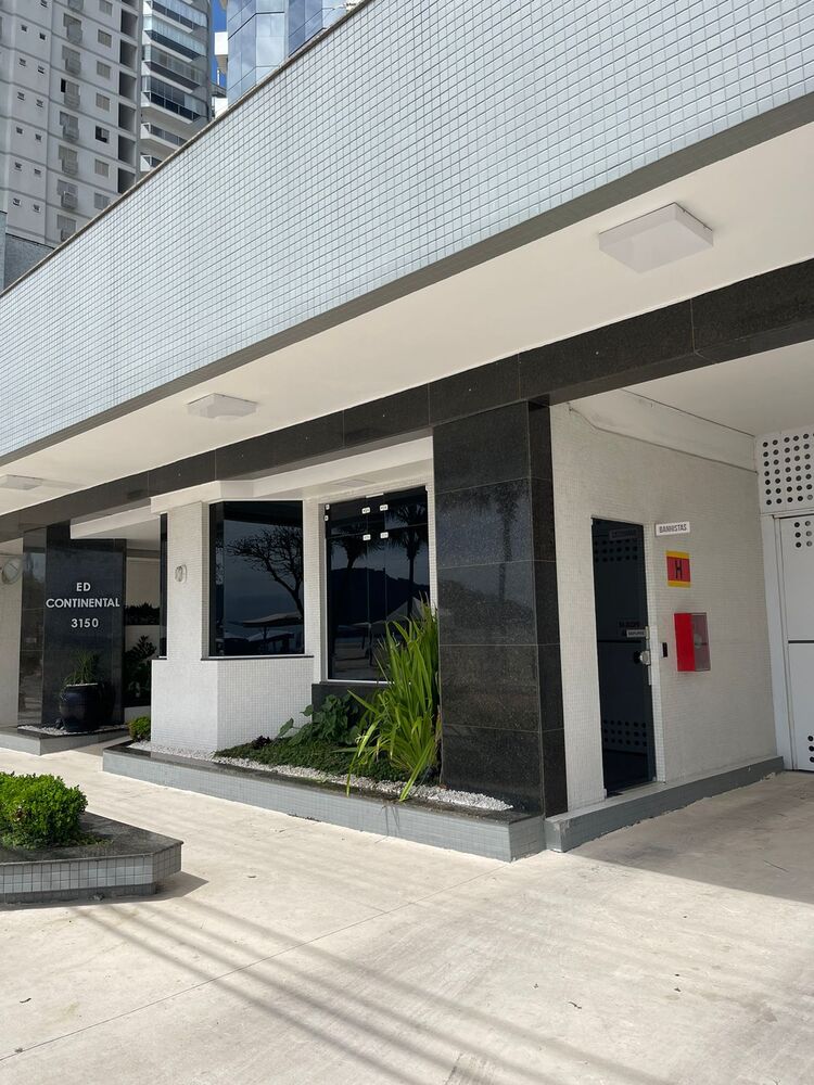 Apartamento para alugar com 3 quartos, 240m² - Foto 2