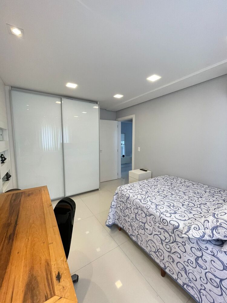 Apartamento para alugar com 3 quartos, 240m² - Foto 17