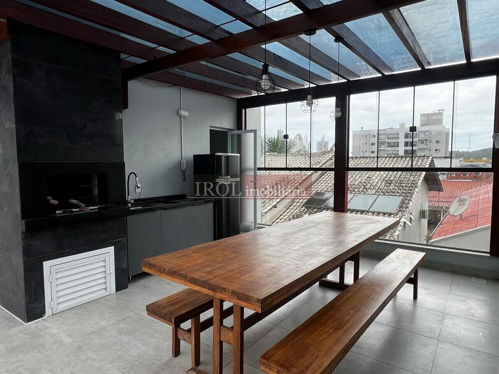 Casa, 3 quartos, 211 m² - Foto 2