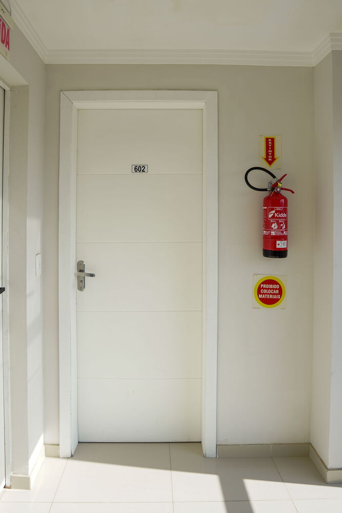 Apartamento à venda com 2 quartos, 64m² - Foto 2