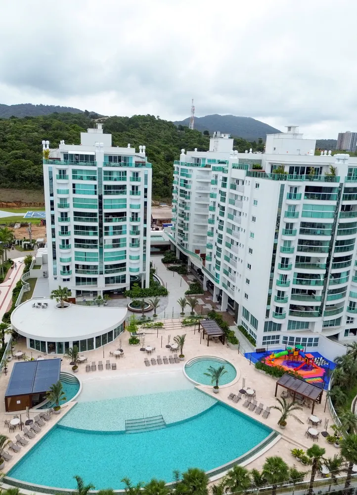 Apartamento, 3 quartos, 242 m² - Foto 1
