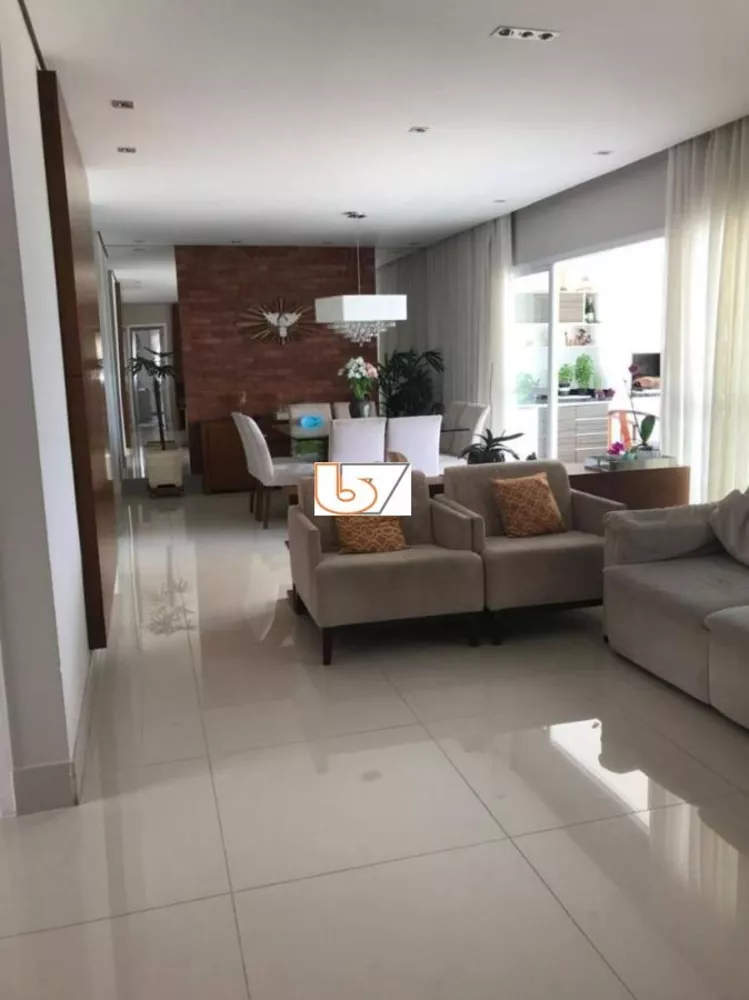 Apartamento à venda com 3 quartos, 132m² - Foto 1