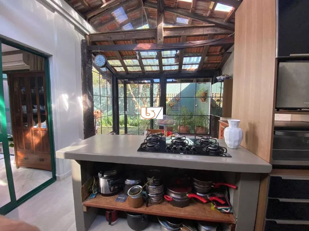 Casa de Condomínio à venda com 3 quartos, 220m² - Foto 4