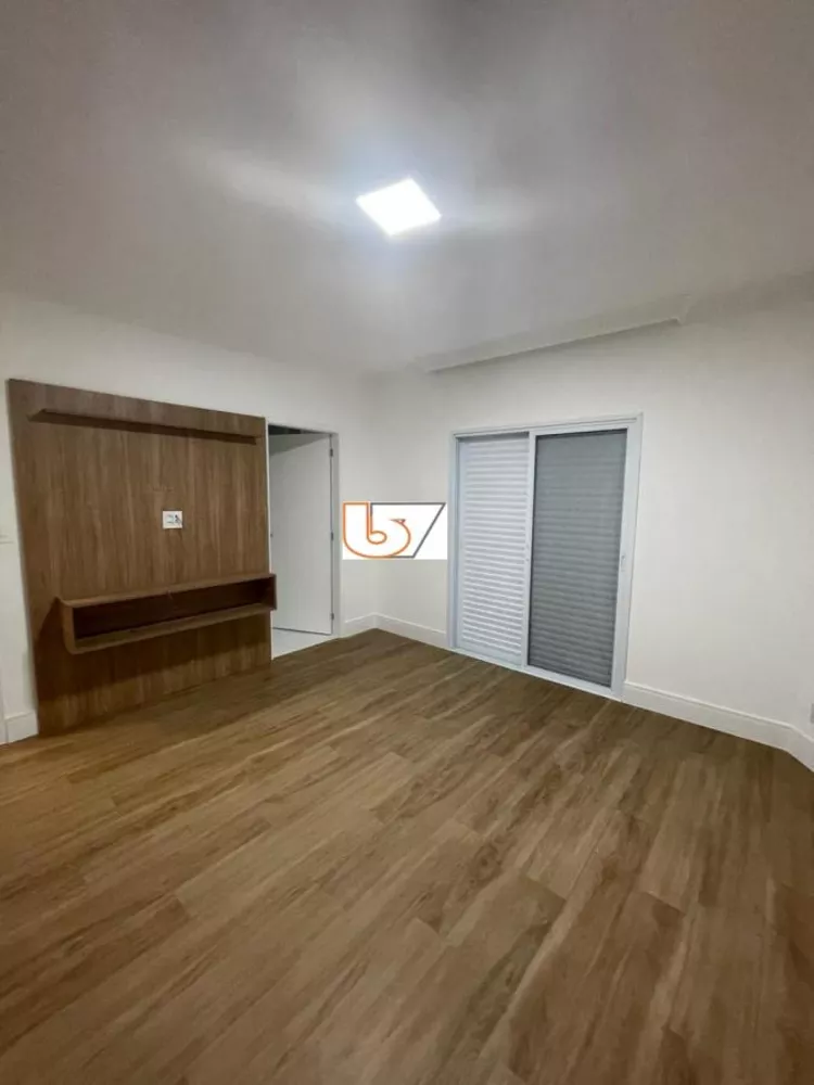 Casa de Condomínio para alugar com 4 quartos, 380m² - Foto 2