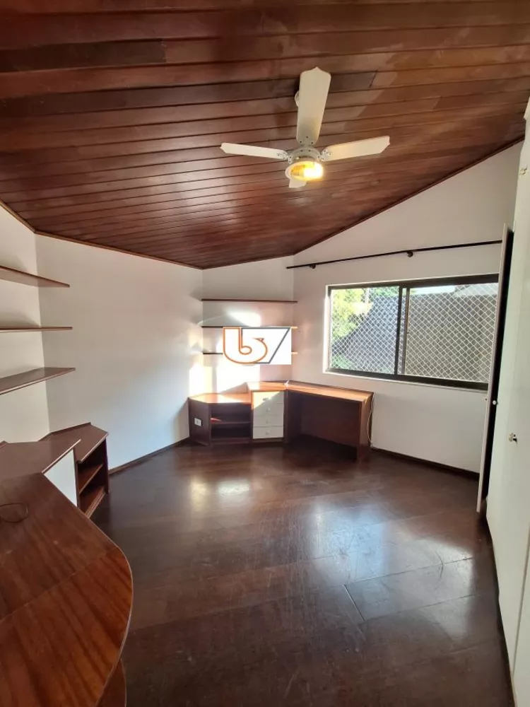 Casa de Condomínio para alugar com 3 quartos, 360m² - Foto 4