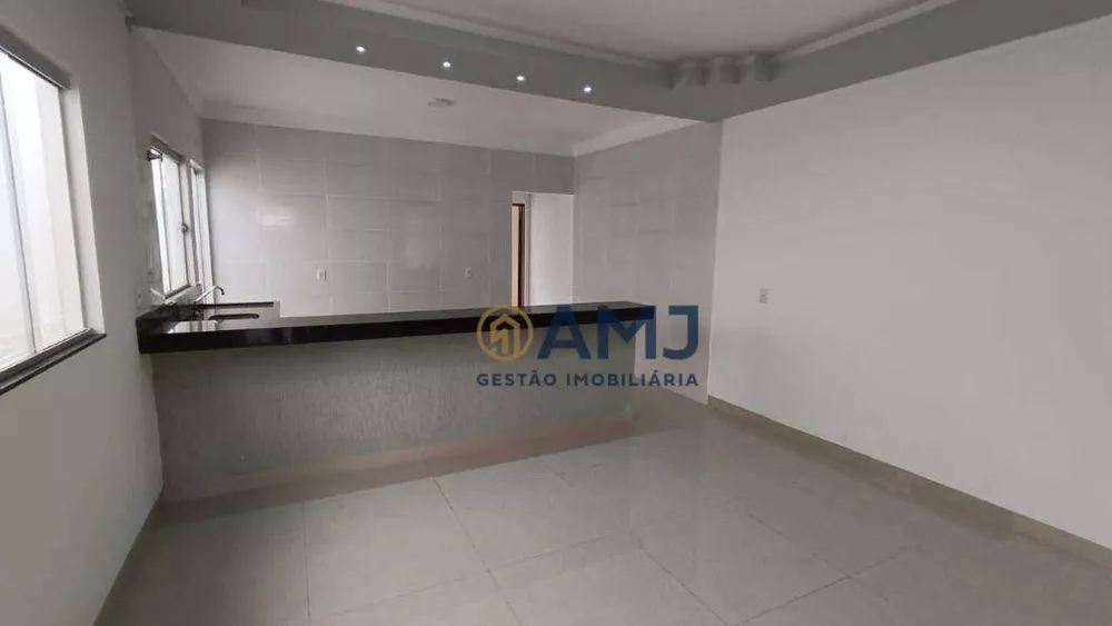 Casa à venda com 2 quartos, 82m² - Foto 1