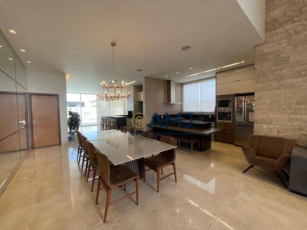 Casa de Condomínio à venda com 4 quartos, 240m² - Foto 2