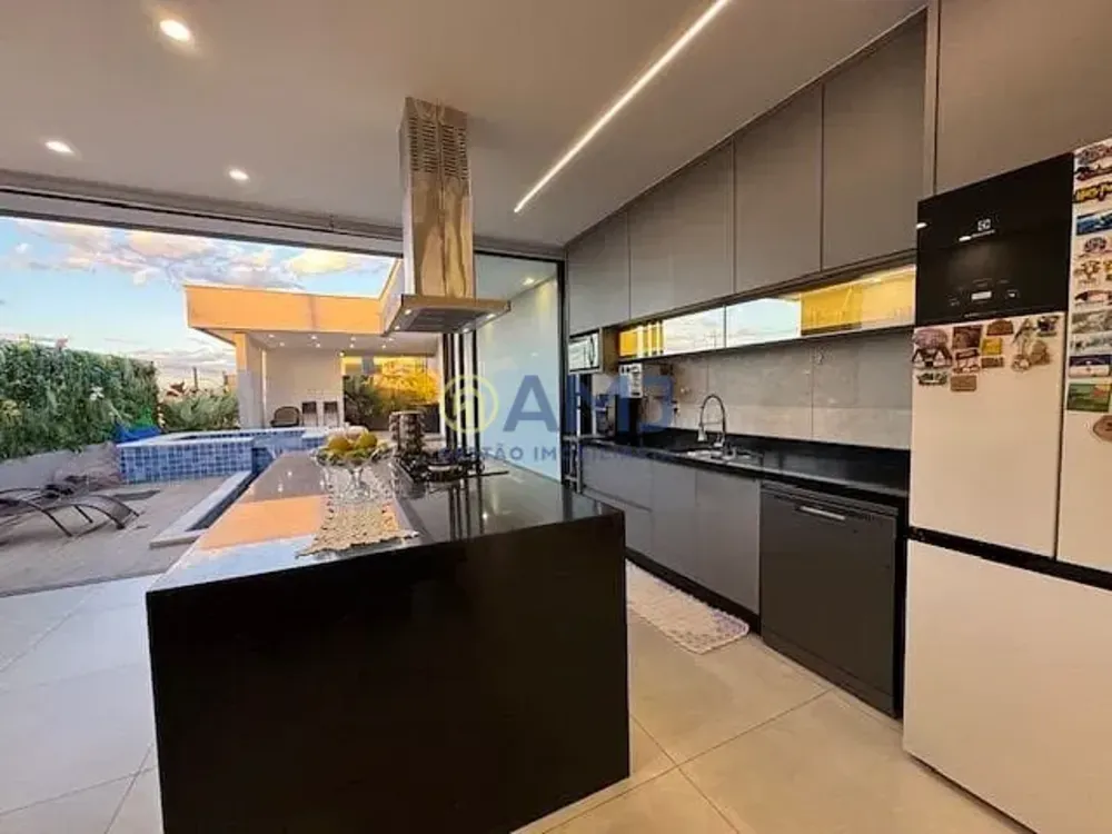 Casa, 3 quartos, 230 m² - Foto 3