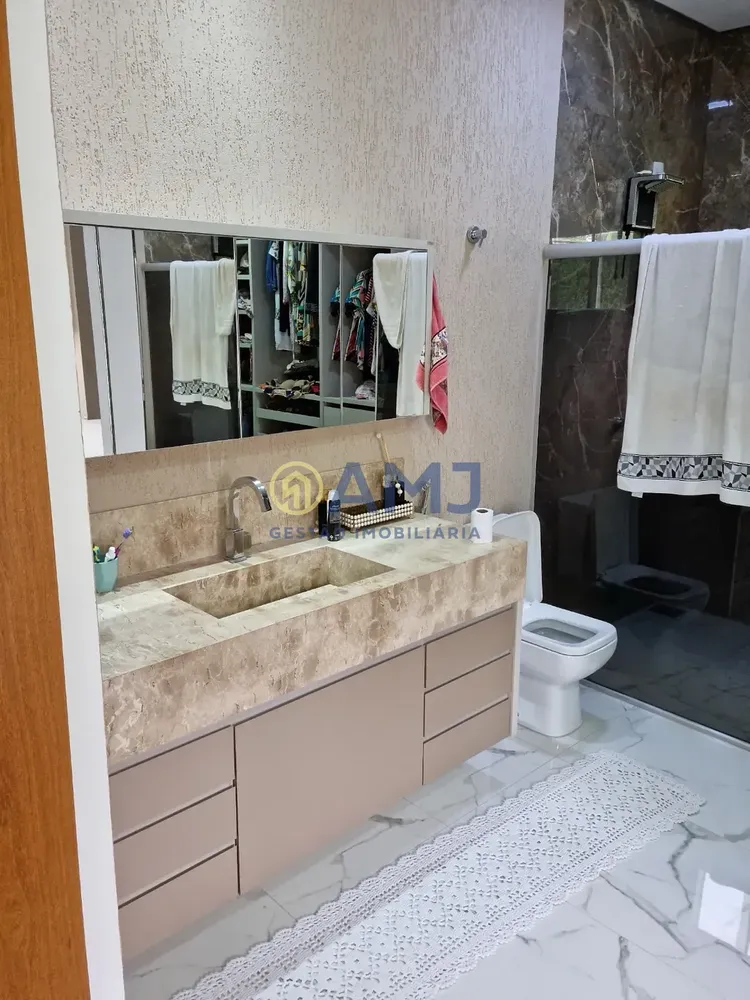 Chácara, 4 quartos, 2212 m² - Foto 1