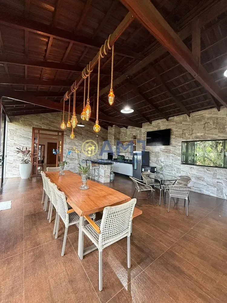 Chácara, 3 quartos, 2240 m² - Foto 1