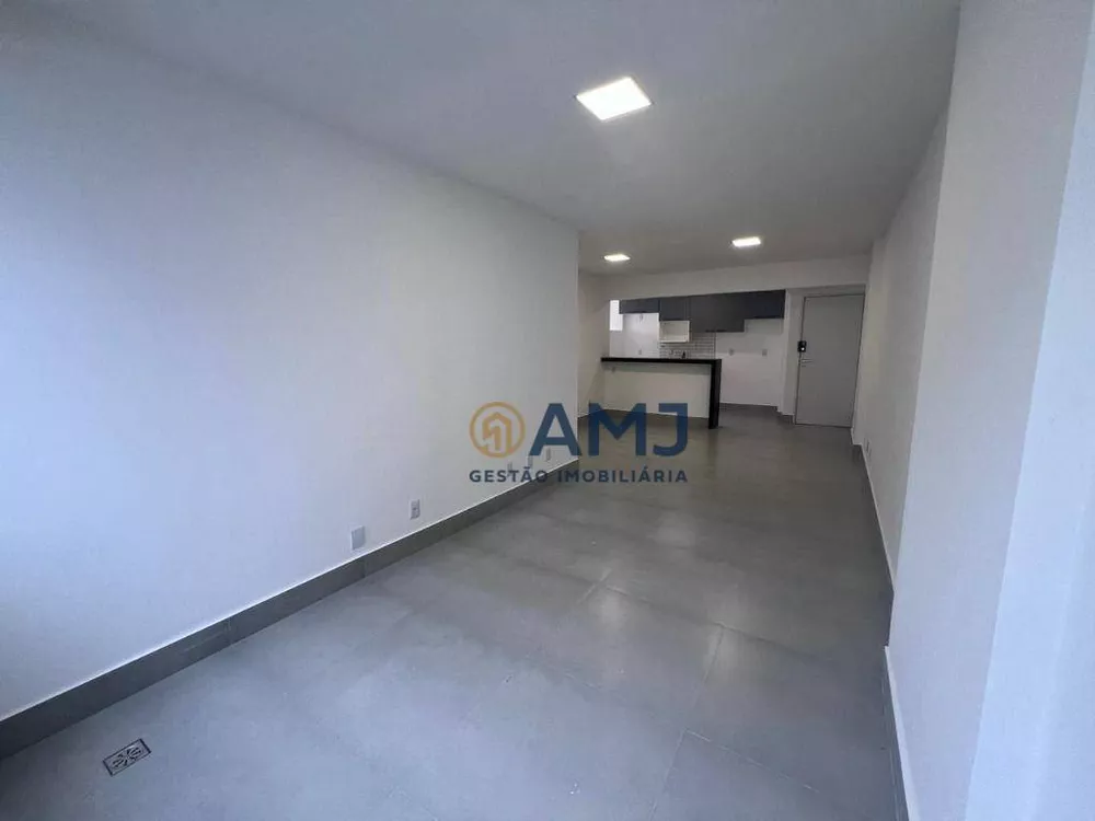 Apartamento à venda com 3 quartos, 77m² - Foto 2