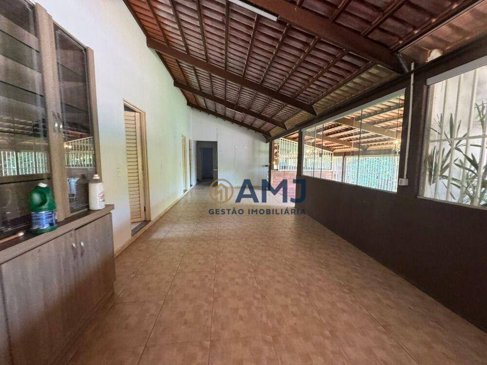 Chácara à venda com 4 quartos, 450m² - Foto 1
