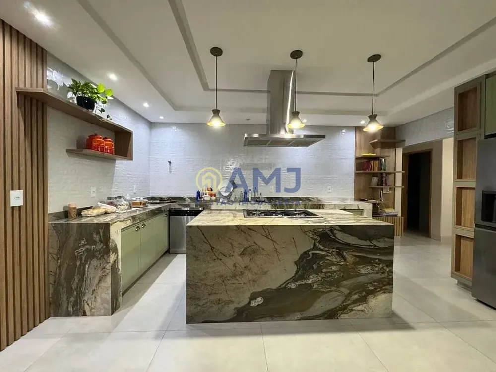 Casa, 3 quartos, 270 m² - Foto 1