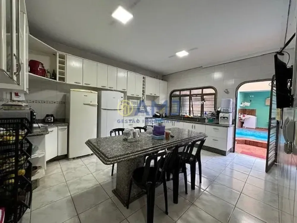 Sobrado, 3 quartos, 245 m² - Foto 1