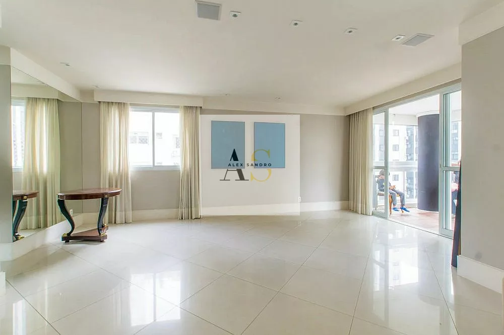 Apartamento, 3 quartos, 221 m² - Foto 1